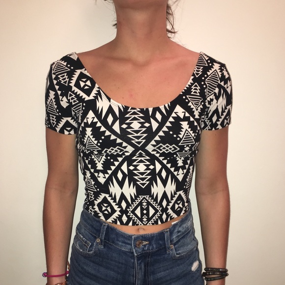 Patterned Crop Top - Picture 2 of 4